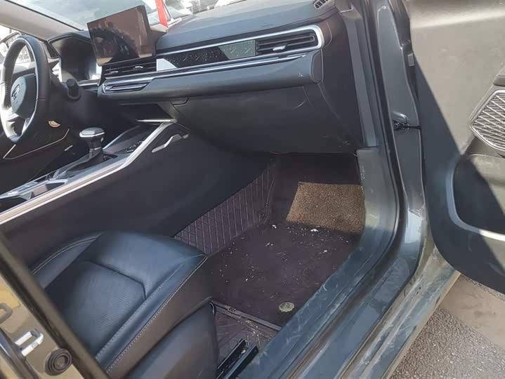 Фото 8 - Geely Emgrand