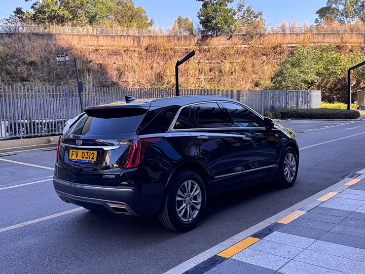 Фото 4 - Cadillac XT5