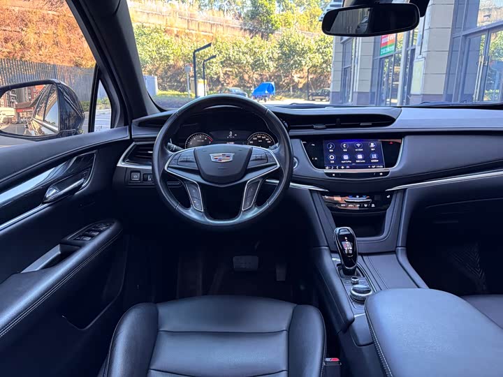 Фото 8 - Cadillac XT5