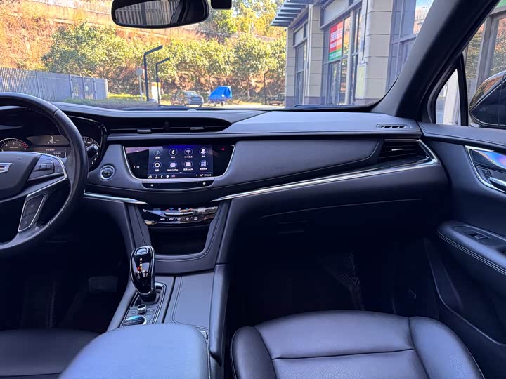 Фото 9 - Cadillac XT5