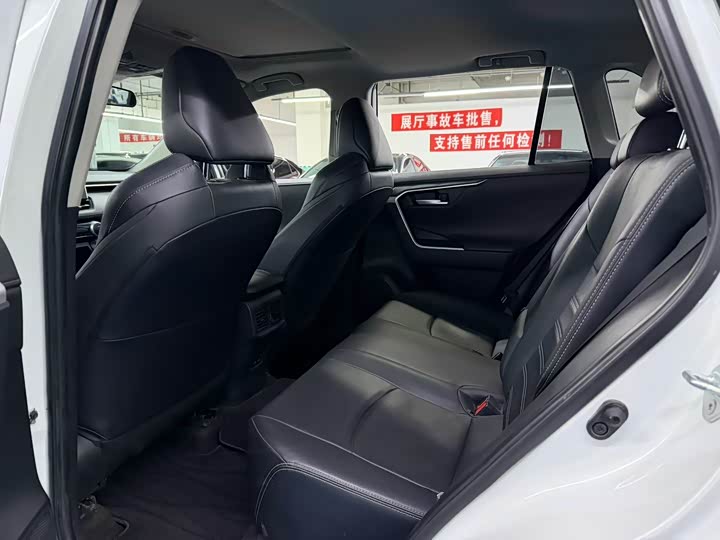 Фото 6 - Toyota Wildlander