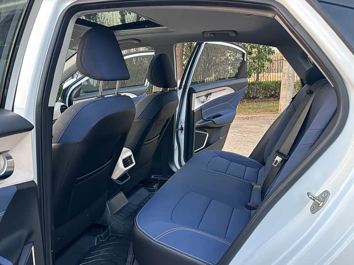 Фото 5 - Geely Geometry A