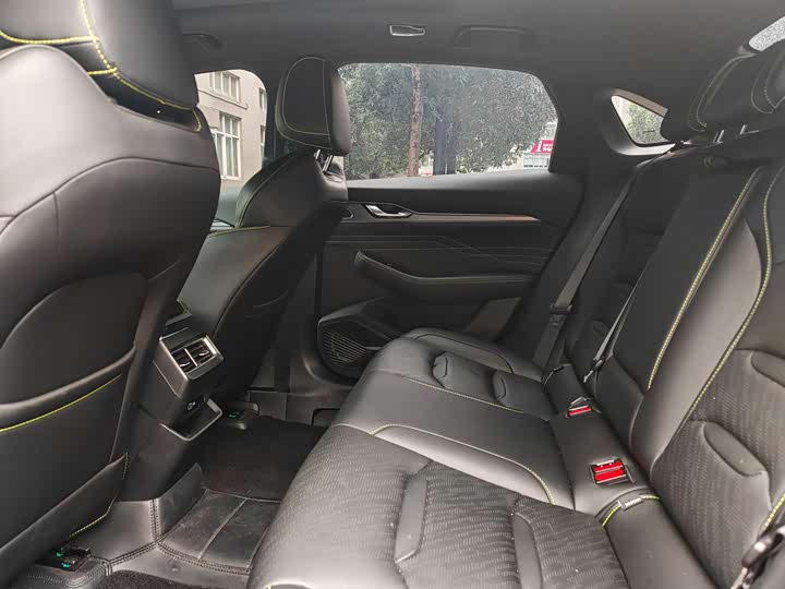 Фото 6 - Geely Preface