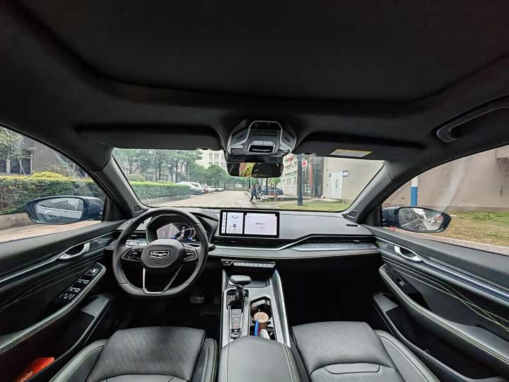 Фото 7 - Geely Preface