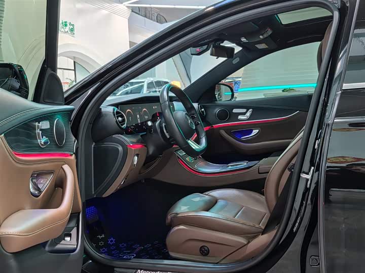 Фото 5 - Mercedes-Benz E-Class