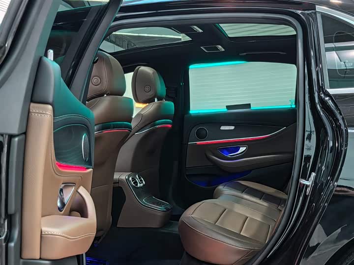 Фото 7 - Mercedes-Benz E-Class