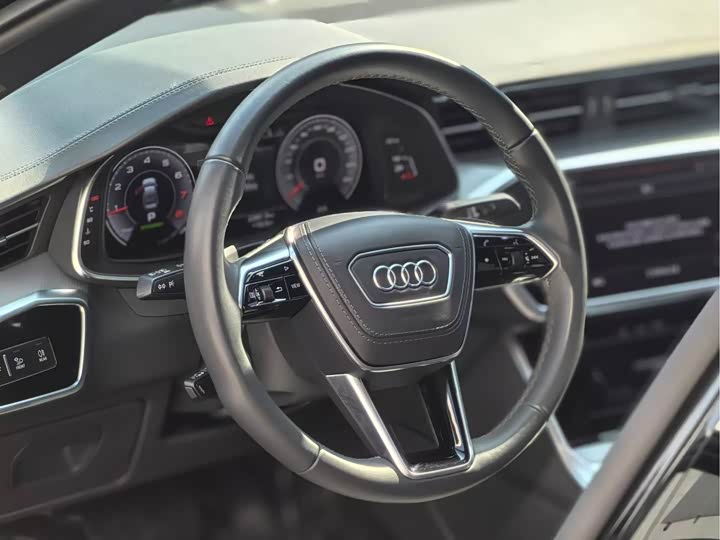 Фото 4 - Audi A6L