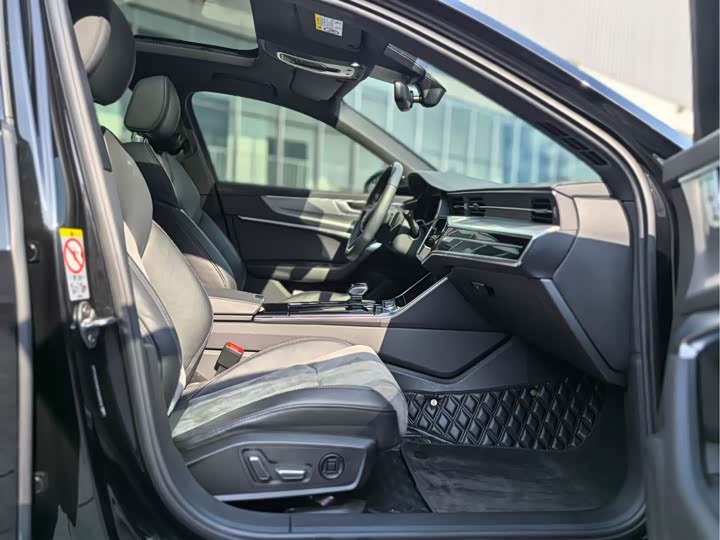 Фото 5 - Audi A6L