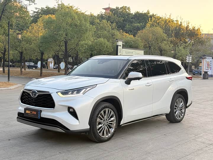 Фото 1 - Toyota Highlander