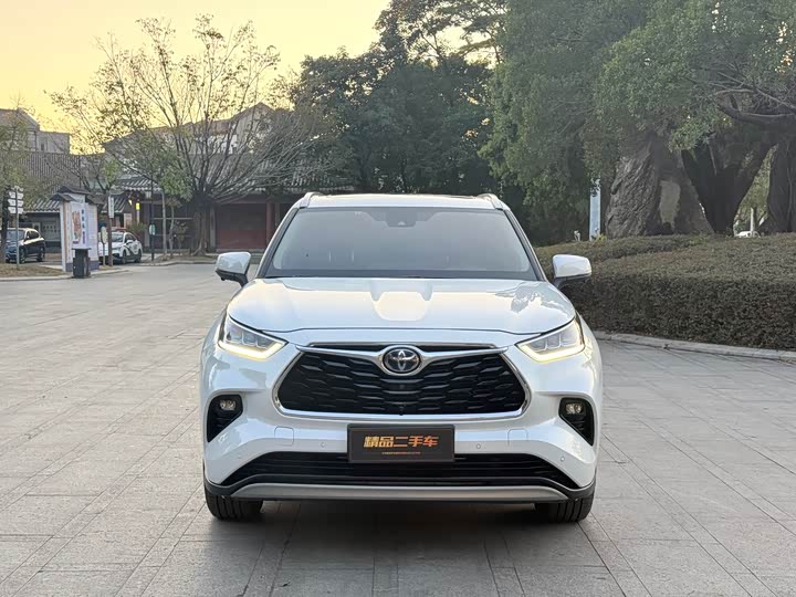 Фото 2 - Toyota Highlander