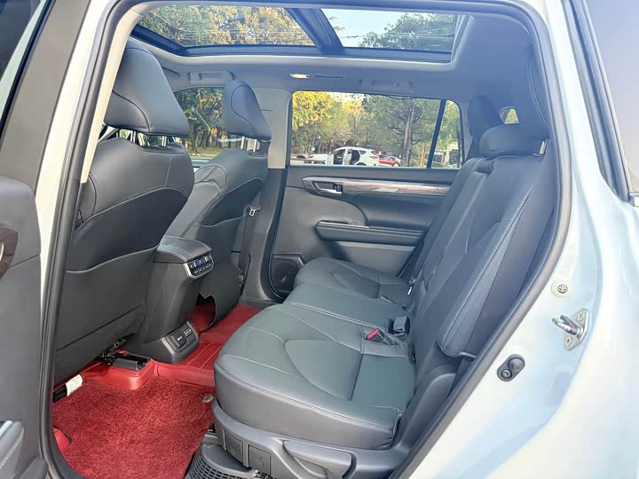 Фото 5 - Toyota Highlander