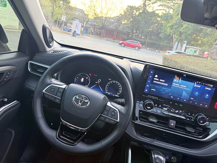 Фото 6 - Toyota Highlander