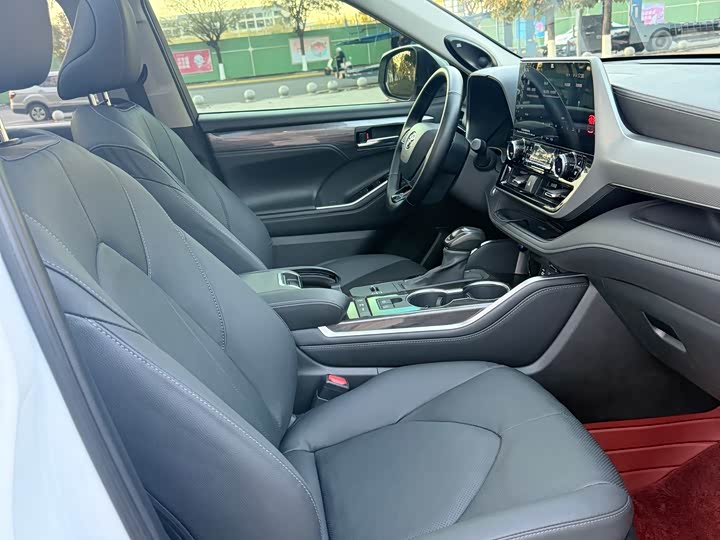 Фото 7 - Toyota Highlander