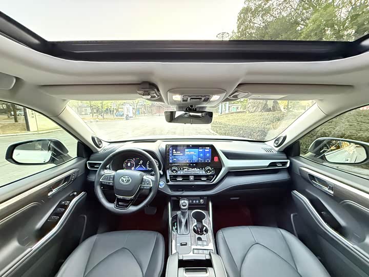 Фото 9 - Toyota Highlander