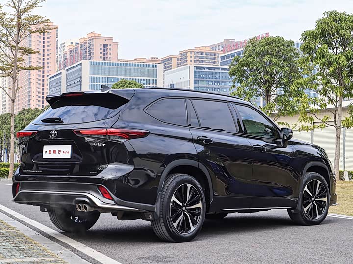 Фото 4 - Toyota Crown Kluger