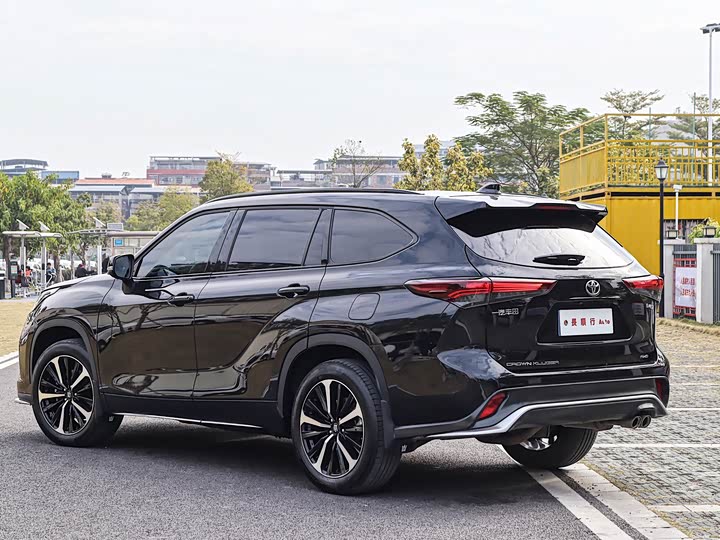 Фото 6 - Toyota Crown Kluger