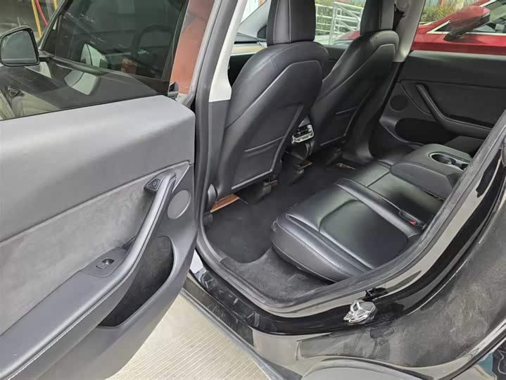 Фото 9 - Tesla Model Y