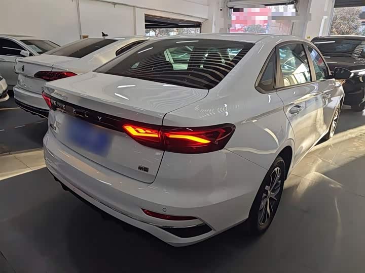 Фото 7 - Geely Emgrand