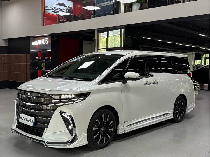 Фото 1 - Toyota Alphard