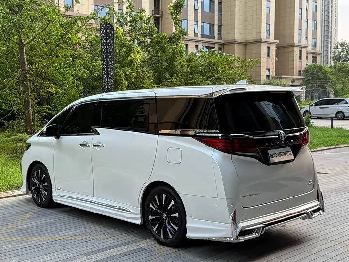 Фото 7 - Toyota Alphard