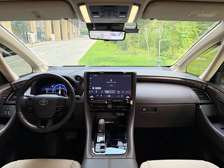 Фото 9 - Toyota Alphard