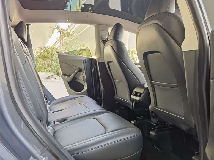 Фото 8 - Tesla Model Y