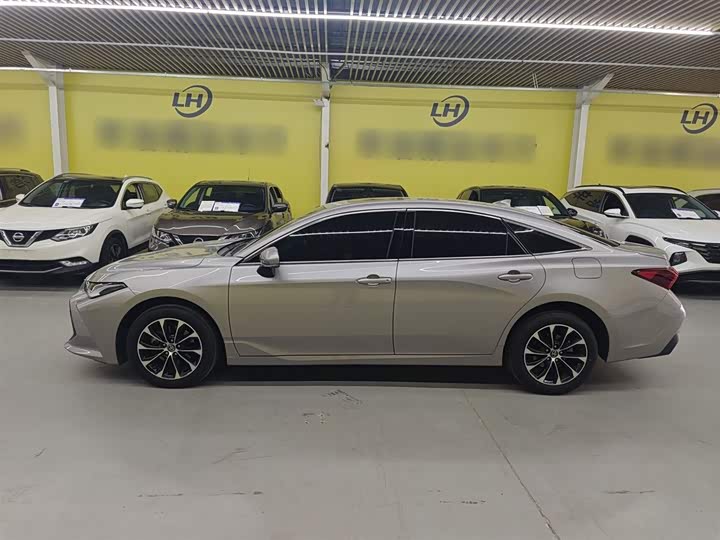 Фото 5 - Toyota Avalon