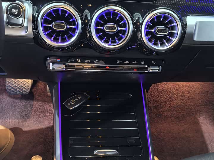 Фото 8 - Mercedes-Benz EQB