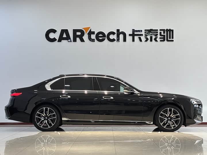 Фото 4 - BMW 7 Series