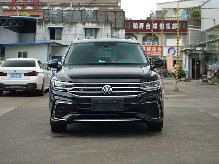 Фото 2 - Volkswagen Tiguan L Pro