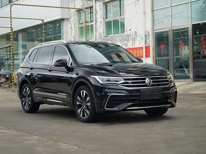 Фото 3 - Volkswagen Tiguan L Pro