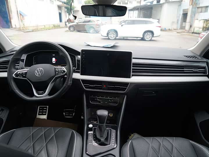 Фото 5 - Volkswagen Tiguan L Pro