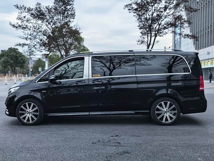 Фото 7 - Mercedes-Benz V-Class