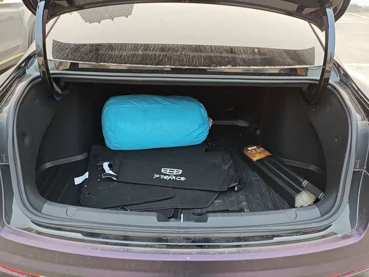 Фото 9 - Geely Preface