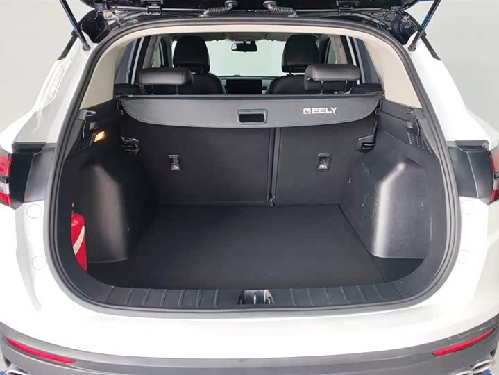 Фото 4 - Geely Coolray