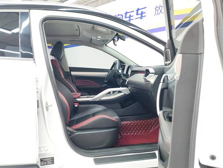 Фото 8 - Geely Coolray