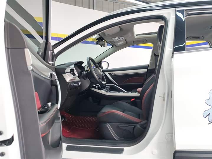 Фото 9 - Geely Coolray