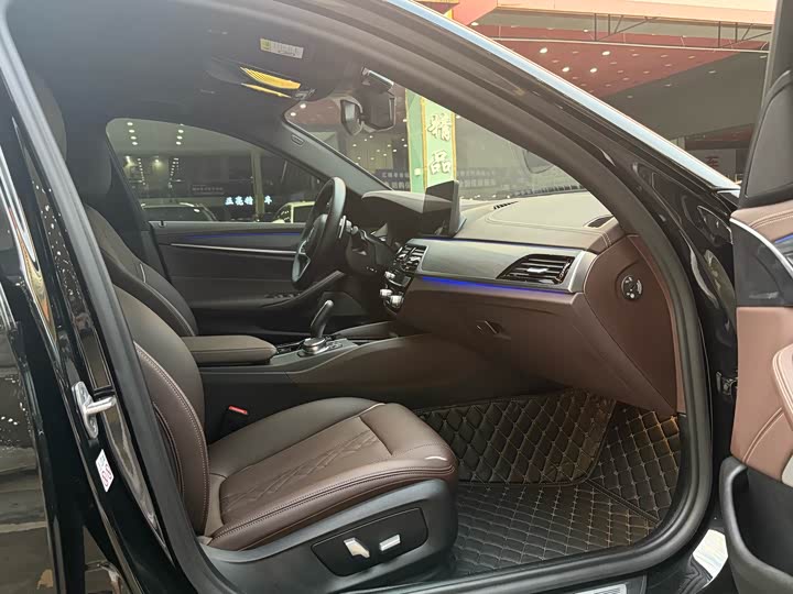 Фото 9 - BMW 5 Series