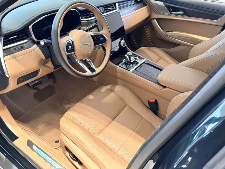 Фото 3 - Jaguar XF L