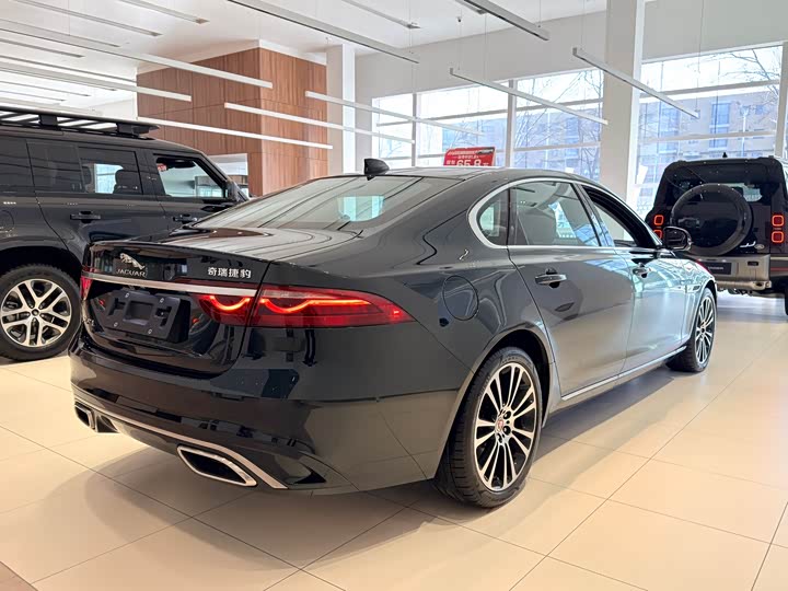 Фото 8 - Jaguar XF L