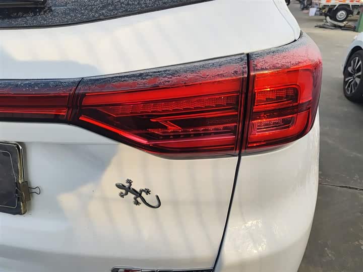 Фото 8 - Changan CS75