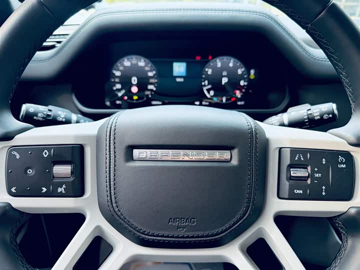 Фото 9 - Land Rover Defender