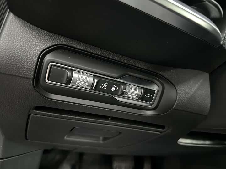 Фото 8 - Geely Okavango L