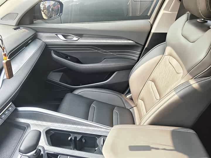 Фото 4 - Geely Preface