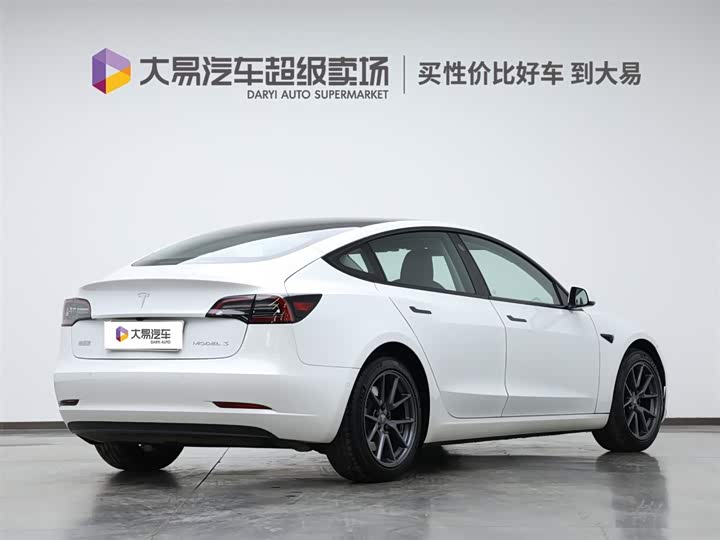 Фото 3 - Tesla Model 3