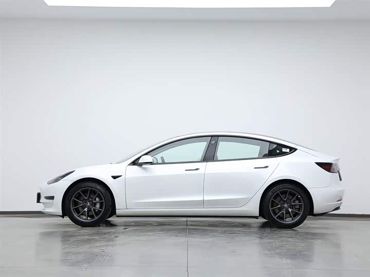 Фото 5 - Tesla Model 3