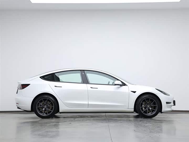 Фото 6 - Tesla Model 3