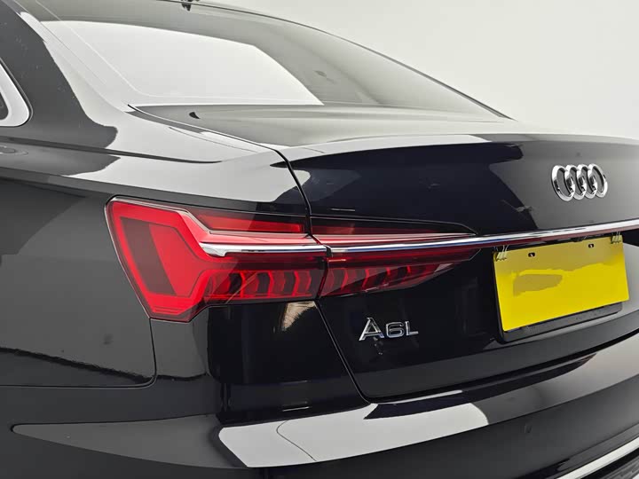 Фото 7 - Audi A6L