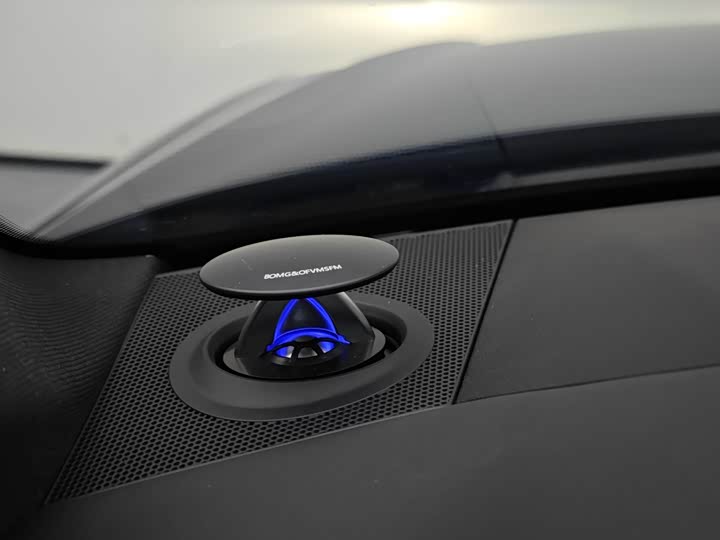 Фото 9 - Audi A6L