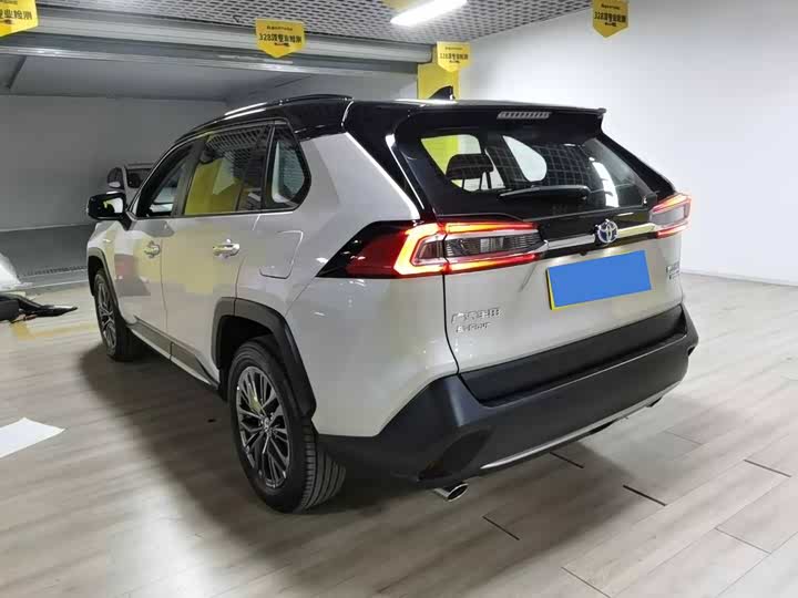 Фото 7 - Toyota Wildlander